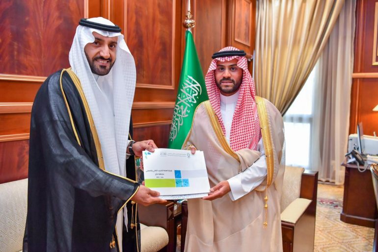 نائب أمير حائل يتسلّم التقرير السنوي للتدريب التقني والمهني بالمنطقة
