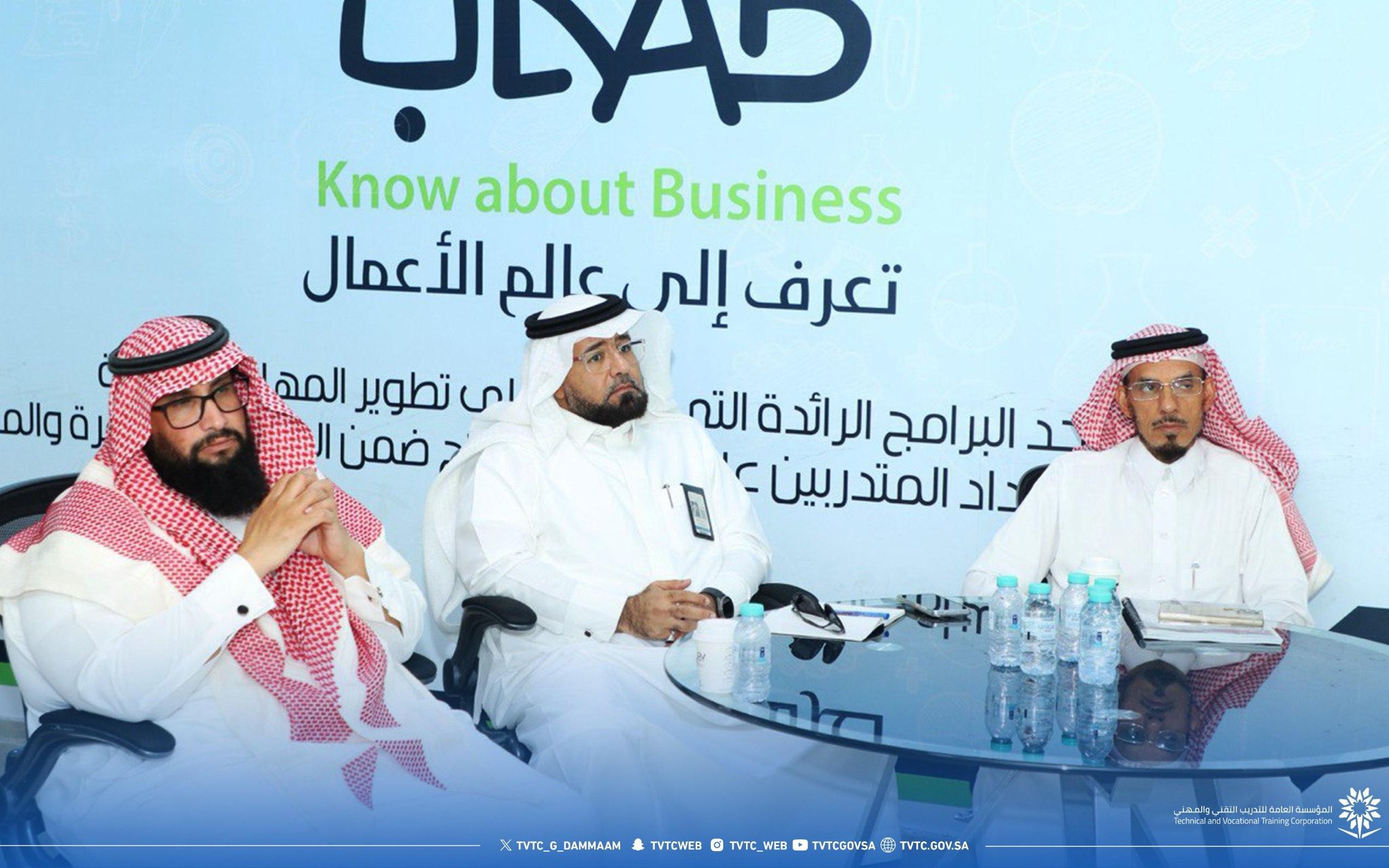 تبادل الخبرات في مادة ريادة الأعمال.